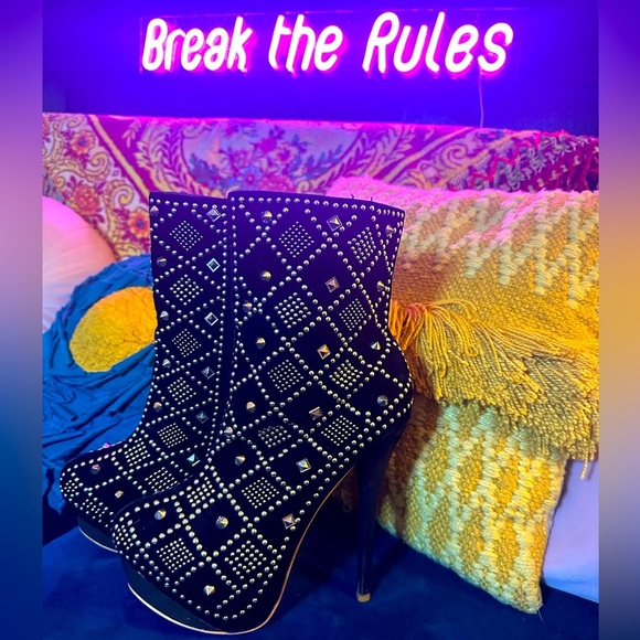 Black & Gold Platform booties sz 9 - Picture 1 of 7